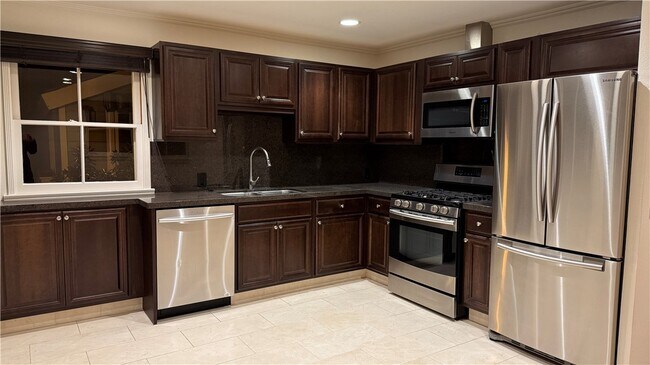 Building Photo - 30 Beacon Bay