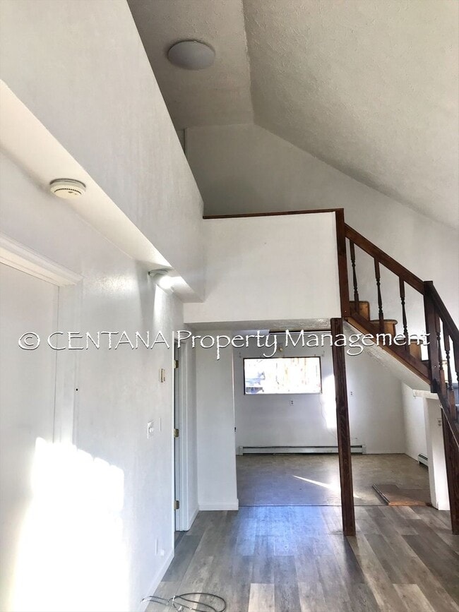 Building Photo - 2 Bedroom in Uptown!