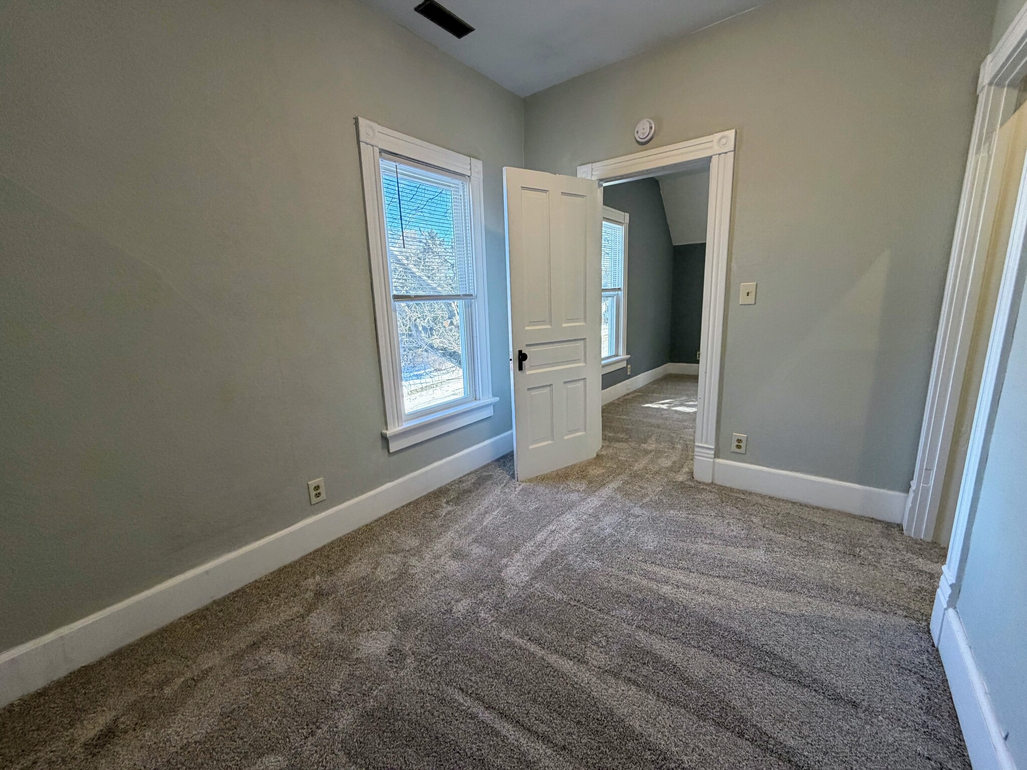 Building Photo - 213 S Webster St