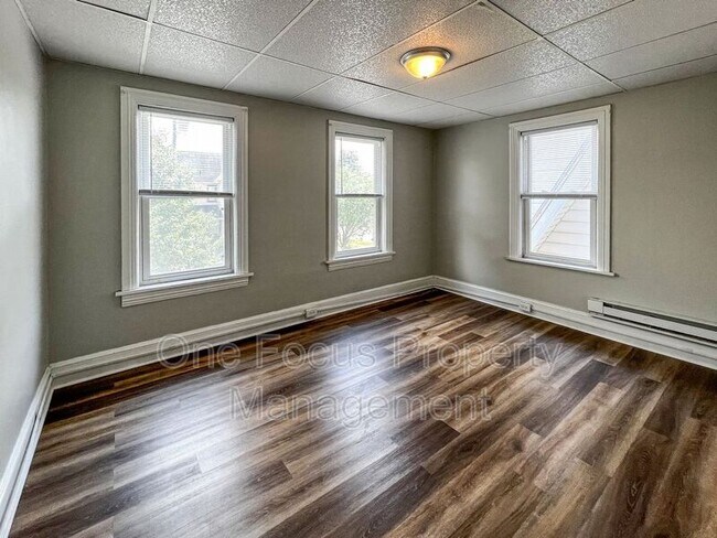 Building Photo - 1028 Park Ave