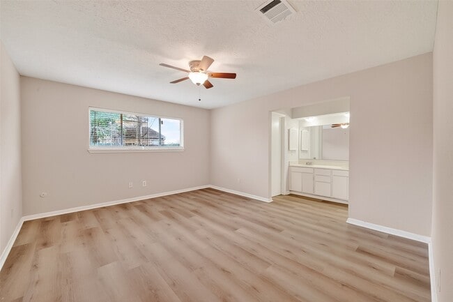 Building Photo - 4742 Tain Dr