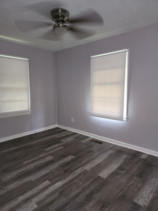Building Photo - A GEM located close to Ft Benning