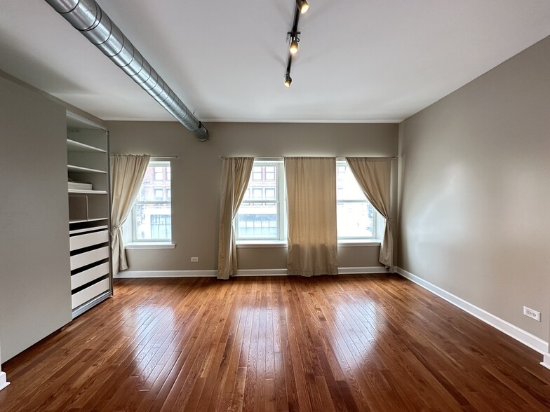 Building Photo - 674 N Orleans St