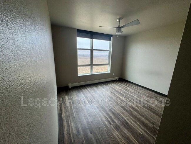 Building Photo - 226 E Greenfield Ln