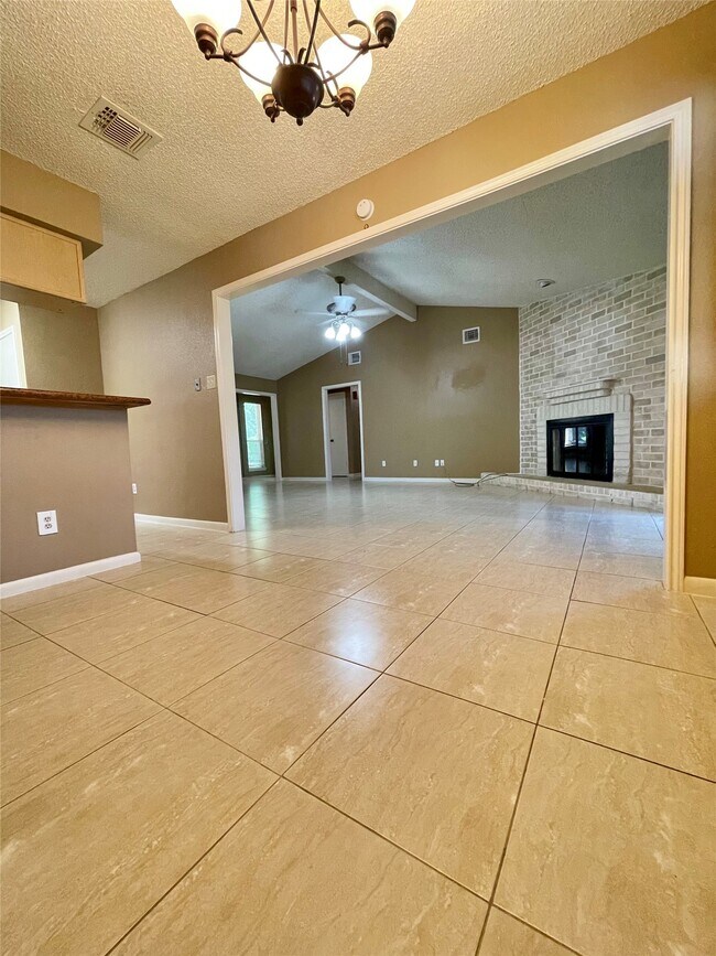 Building Photo - 3034 Mosby Dr