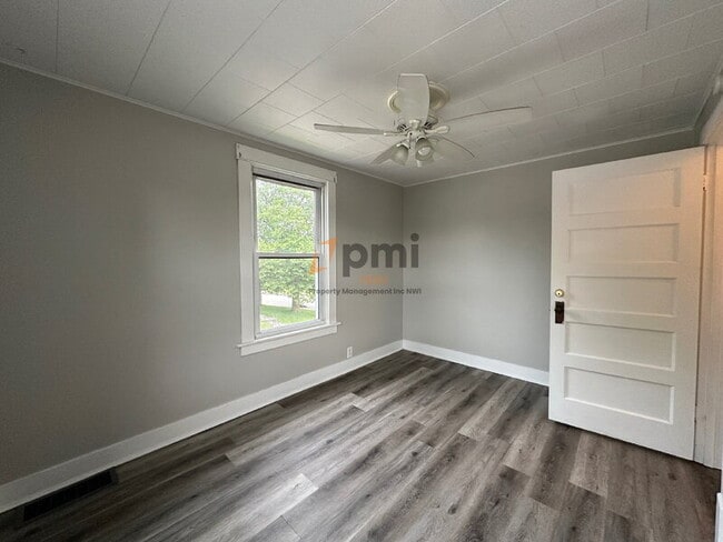 Building Photo - 207 Monroe St