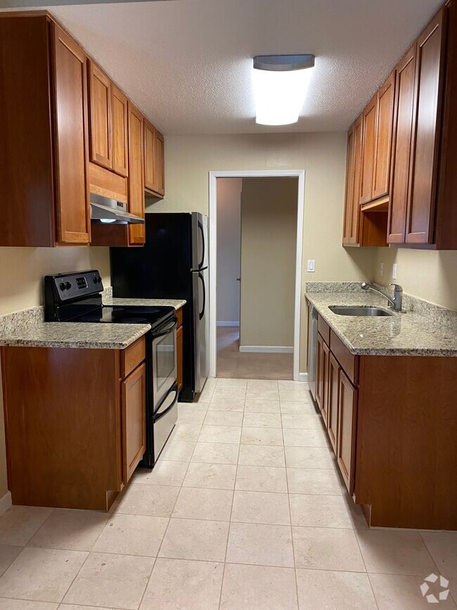 Building Photo - 2 bed 2 bath Condo nestled in the Parkview...