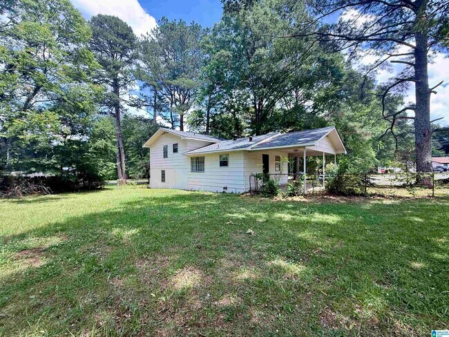 Building Photo - 2800 Emerald Ave