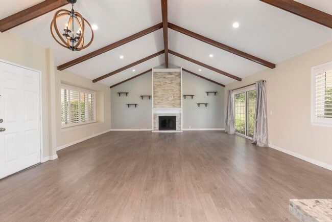 Building Photo - **Remodeled** spacious 5 bedroom home!!!