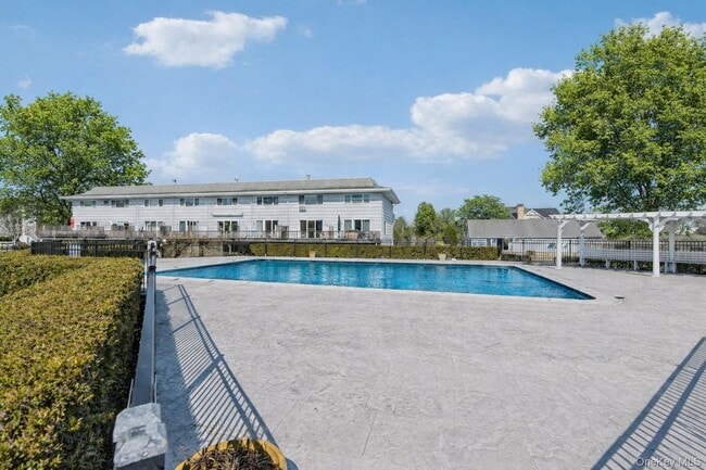 Building Photo - 3013 Mitchell Rd