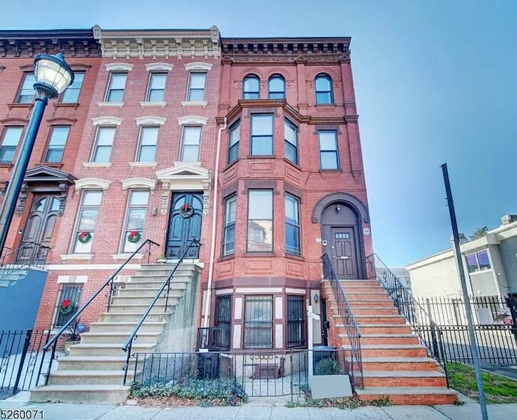 Primary Photo - 577 Bramhall Ave