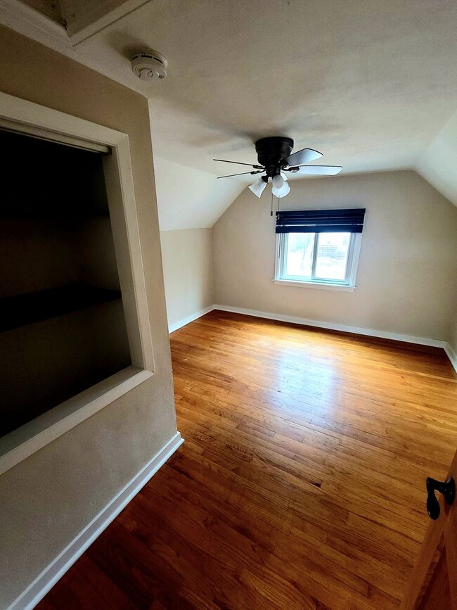 Building Photo - Charming 4 Bedroom on the North Side of Ma...