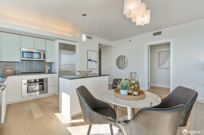 Building Photo - 501 Beale St