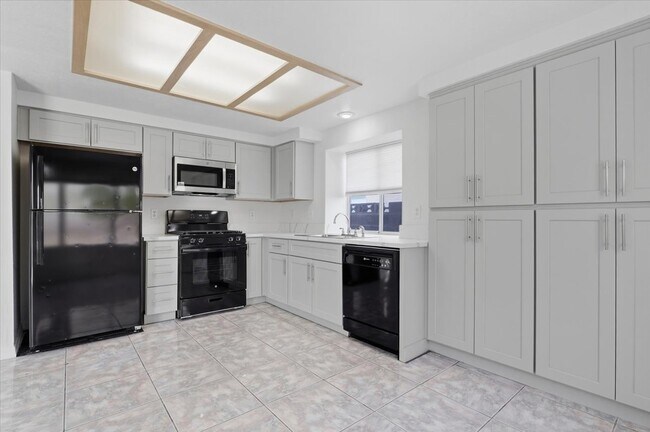 Building Photo - 2408 Sage Pointe Cir