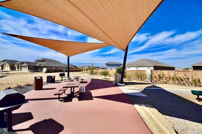 Building Photo - 2036 Port Ellen Dr