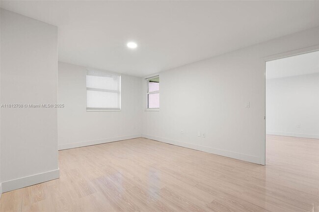 Building Photo - 1756 N Bayshore Dr