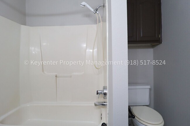 Building Photo - 3 Bed | 2.5 Bath in Jenks!
