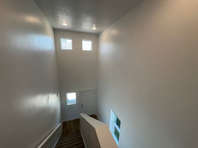 Building Photo - 3306 Eagle Mountain Town Home