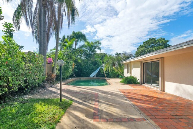 Building Photo - Beautiful home in quiet neighborhood