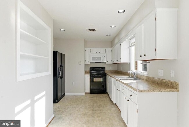 Building Photo - 413 Briarmont Dr