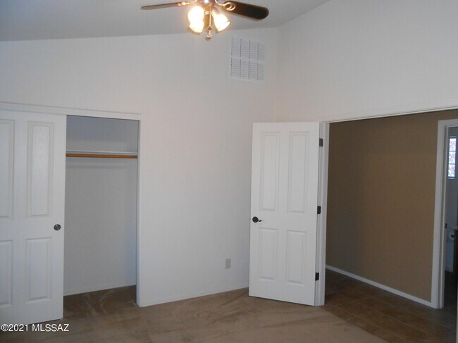 Building Photo - 14048 E Fairway Bluff Ct