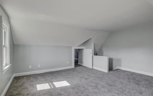 Building Photo - 833 N Hoffert St