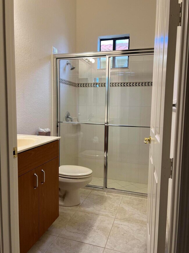 Building Photo - 9774 Isles Cay Dr