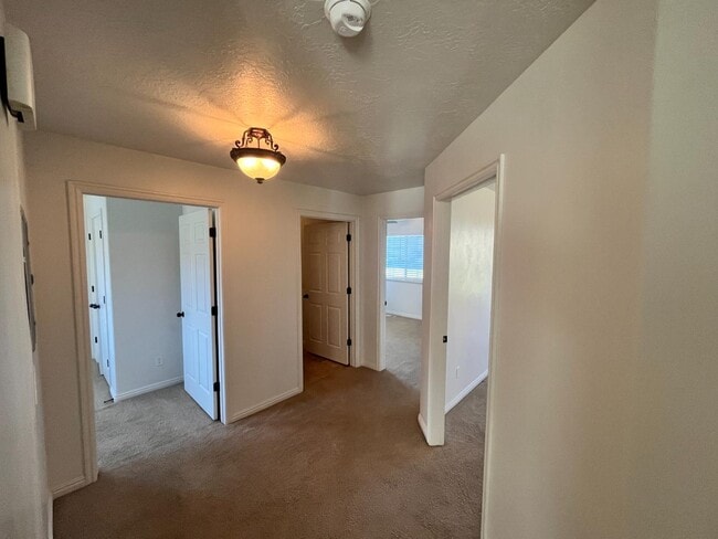 Building Photo - 2525 450 S