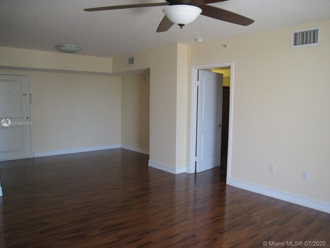 Building Photo - 1555 N Treasure Dr