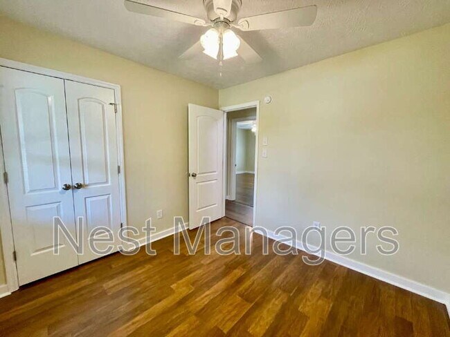 Building Photo - 172 Finch Rd