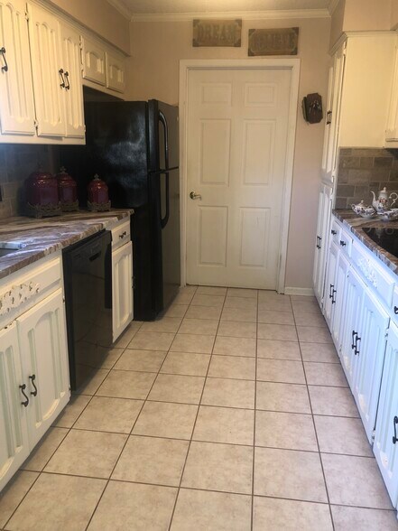 Building Photo - 9736 Kinglet Dr