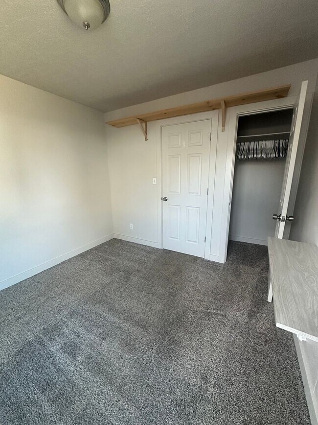 Building Photo - GORGEOUS West Valley Home!!!