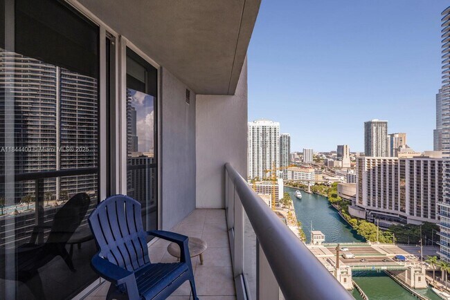 Building Photo - 475 Brickell Ave
