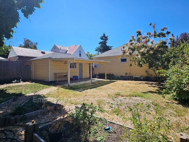Building Photo - 7036 N Concord Ave