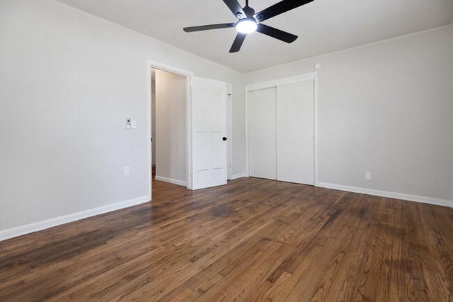 Building Photo - 730 N College St