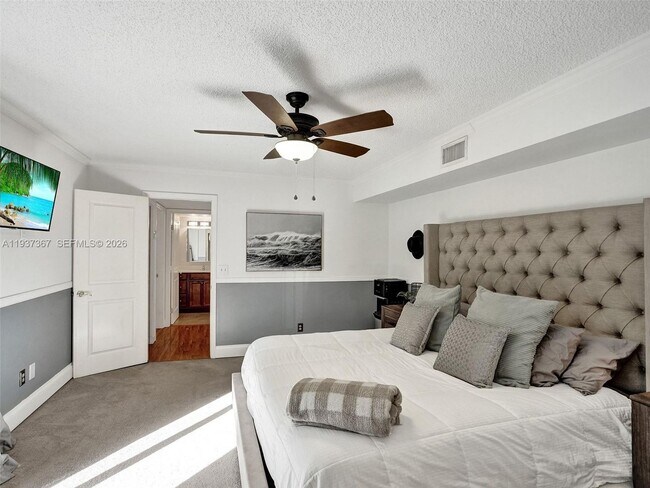 Building Photo - 11861 SW 9th Manor