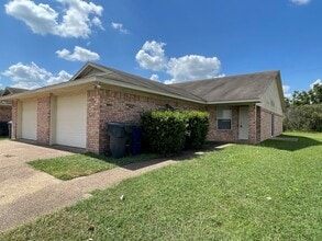 Building Photo - Duplex