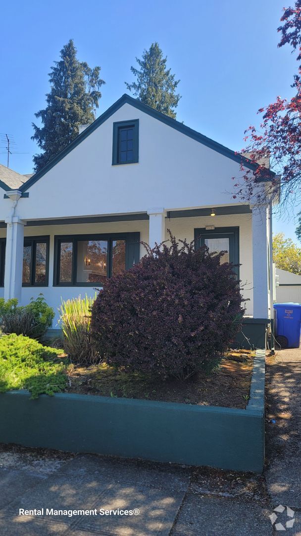 Building Photo - 3620-3628 NE 45th Ave