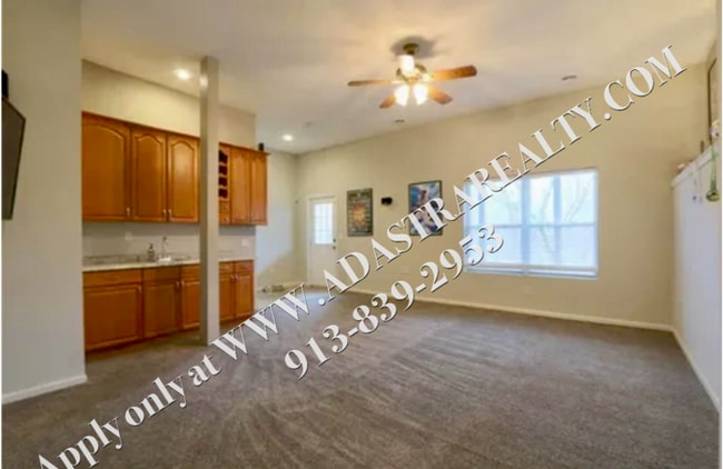 Building Photo - Beautiful 4 Bed 3 Bath Home in Olathe-Comi...