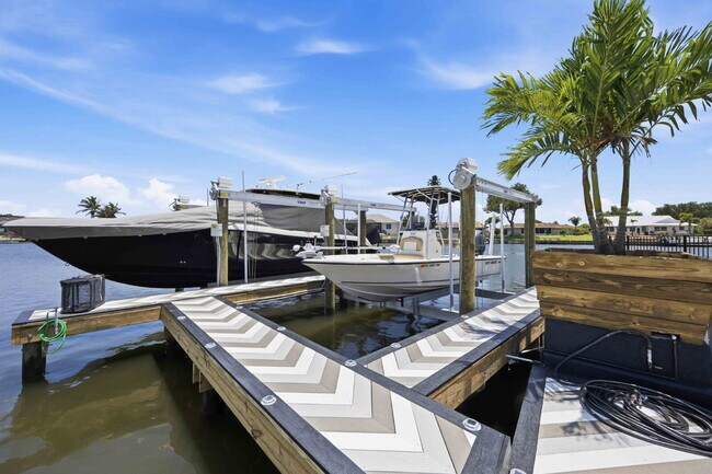 Building Photo - Waterfront beauty in Overbrook Gardens