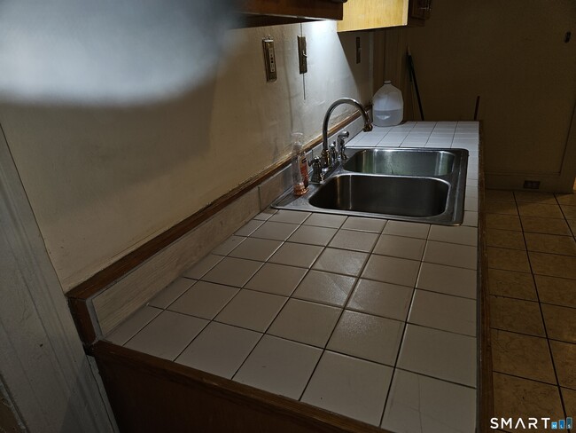 Building Photo - 103 Kent St