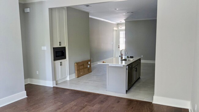 Building Photo - Beautiful 2/2 Condo at Old Goodwood Crossi...