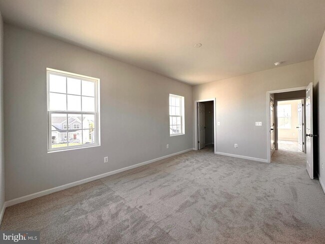 Building Photo - 526 Parkland Dr