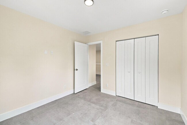 Building Photo - 4701 Evergreen Ave