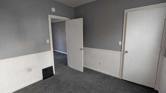 Building Photo - Charming 3-bedroom, 1-bathroom home located in the heart of Akron