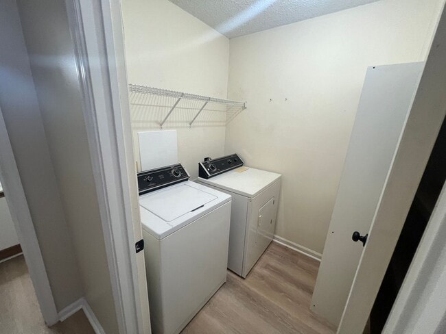 Building Photo - 2 Bed 2 Bath Condo