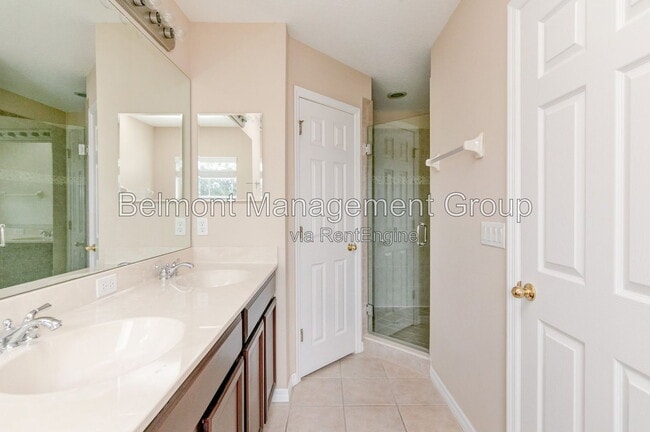 Building Photo - 9426 Silver Buttonwood St