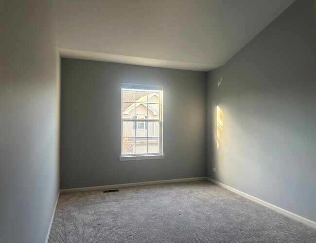 Building Photo - 2449 Stonegate Rd