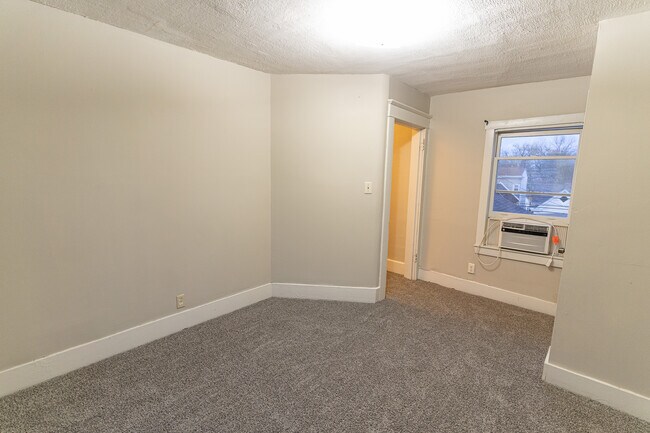 Building Photo - 161 Pope St