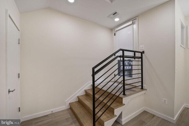 Building Photo - 1112 5th St NW